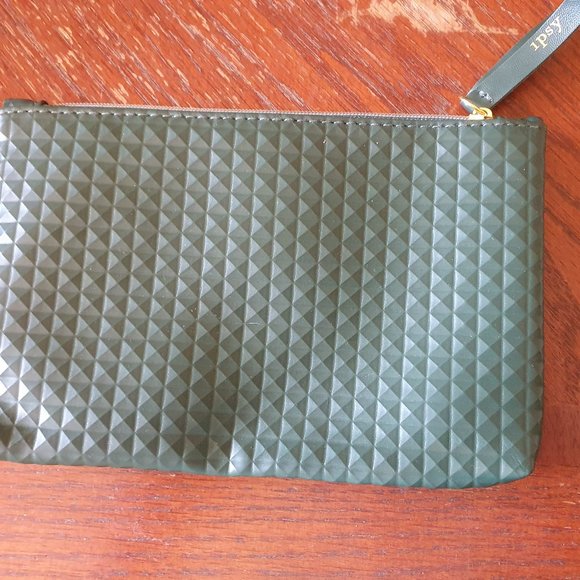 Dark Green Ipsy Bag - Free w/ reg purchase - Picture 1 of 2